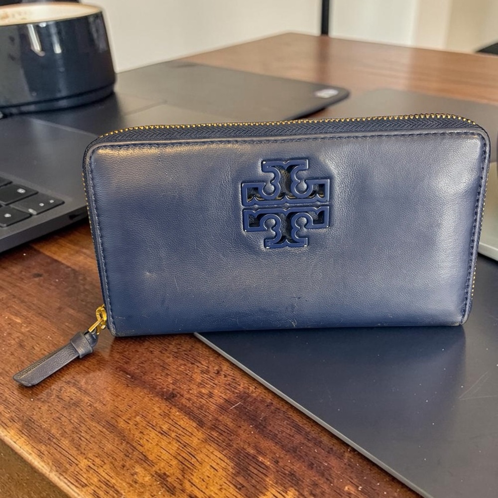 Tory Burch Bombe-T Zip Around Navy Blue Continental Leather Zip Wallet